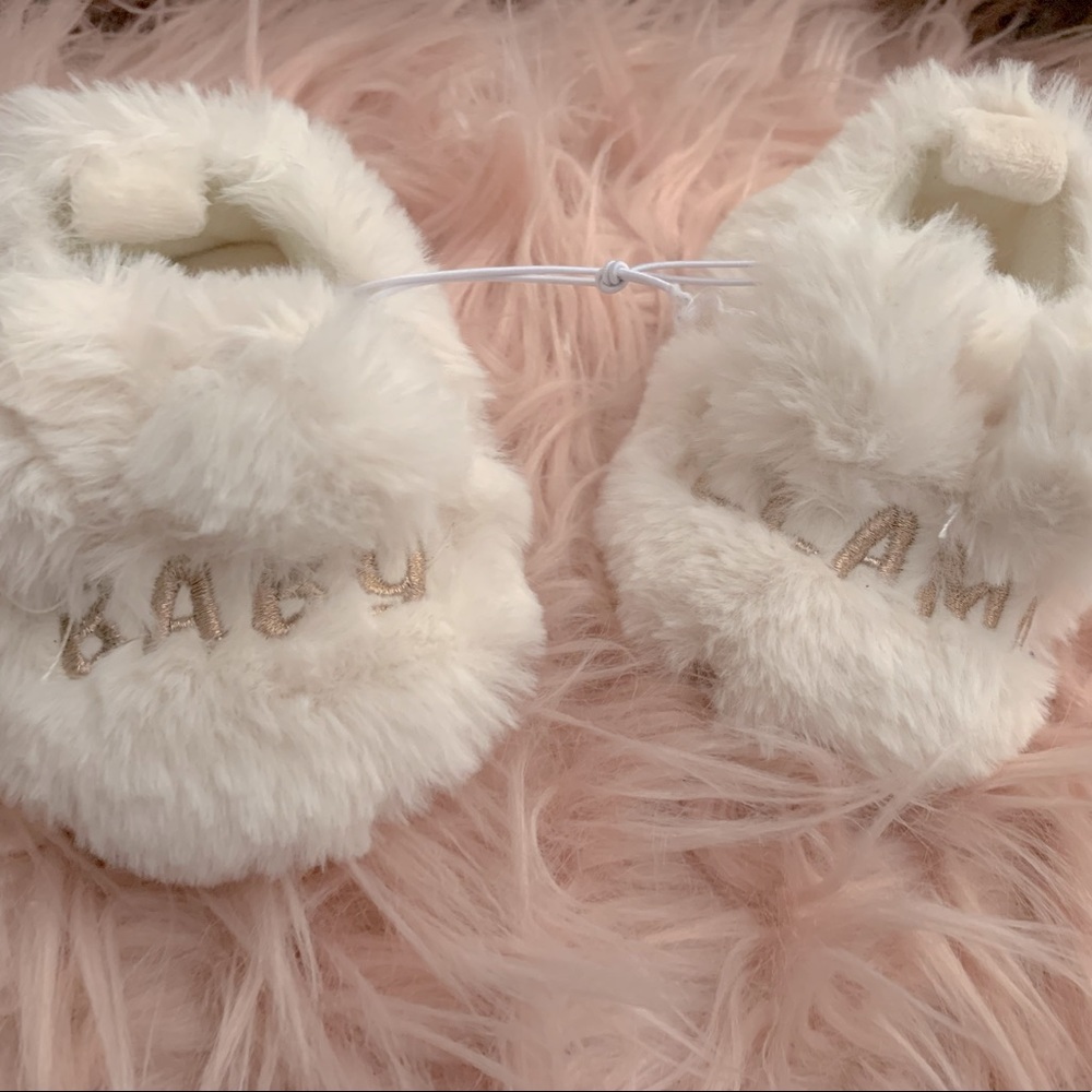 Adorable Baby Llama Fuzzy Infant Slippers